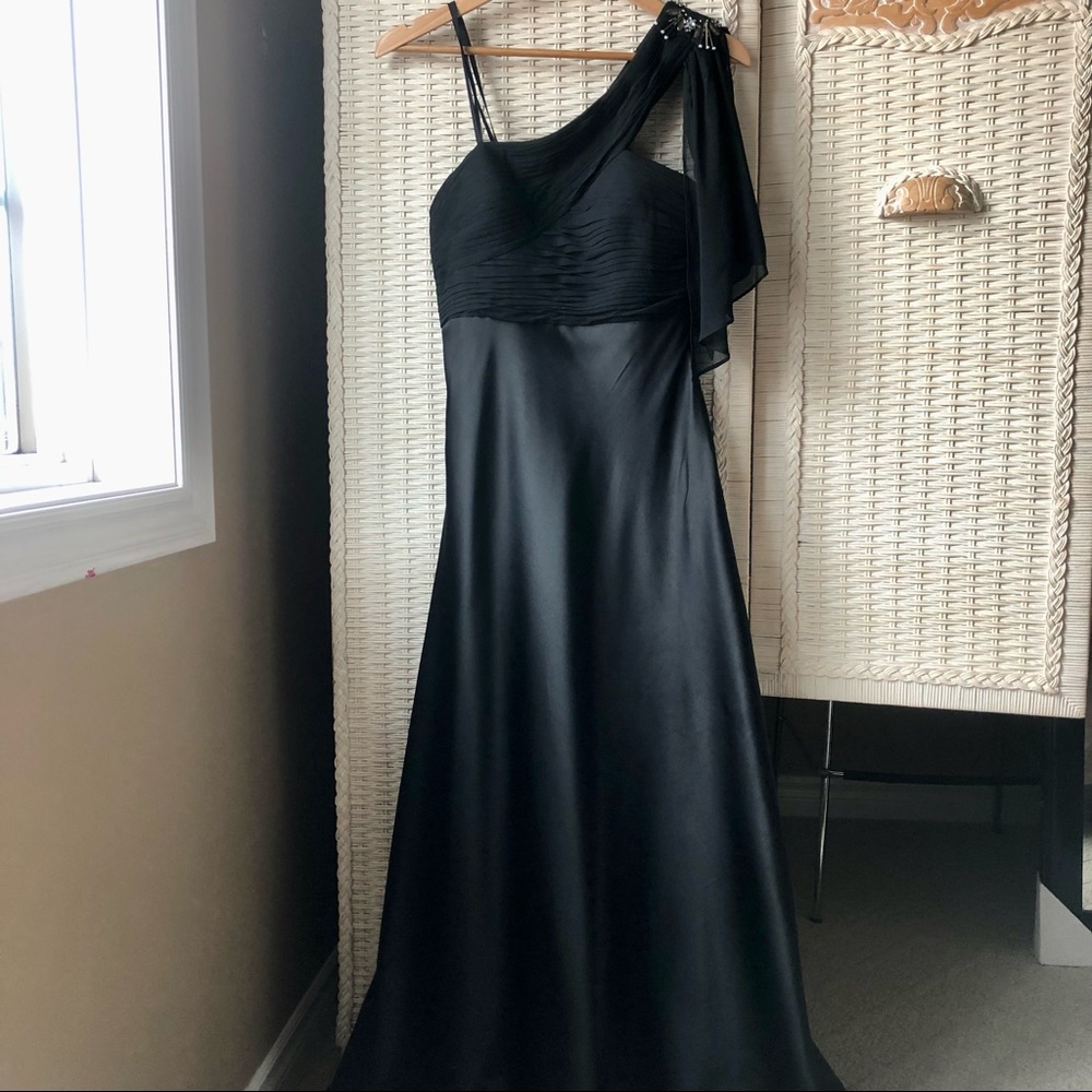 Aidan Mattox black satin evening gown size 6